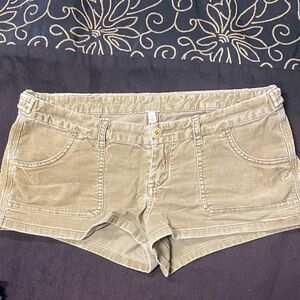 Abercrombie & Fitch Tan Corduroy Low-Rise Shorts Size 8 Preowned it’s Beautiful